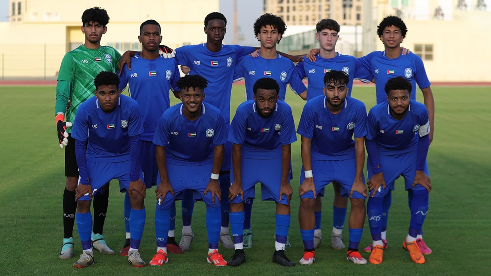 Equipo Al Nasr U23 posando para la foto