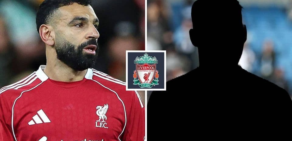 Mohamed Salah en uniforme de Liverpool, fondo oscuro