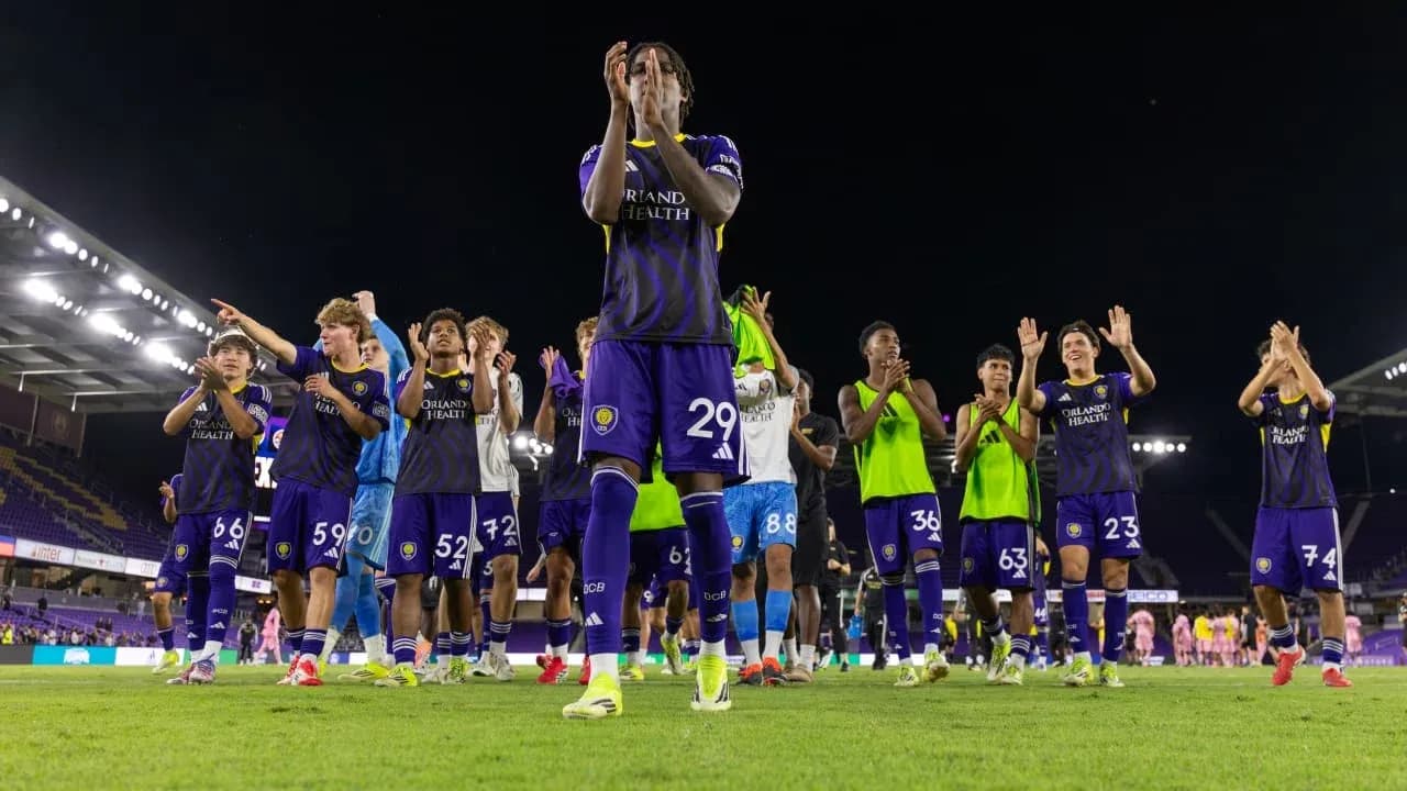 Jugadores de Orlando City II celebrando tras el partido