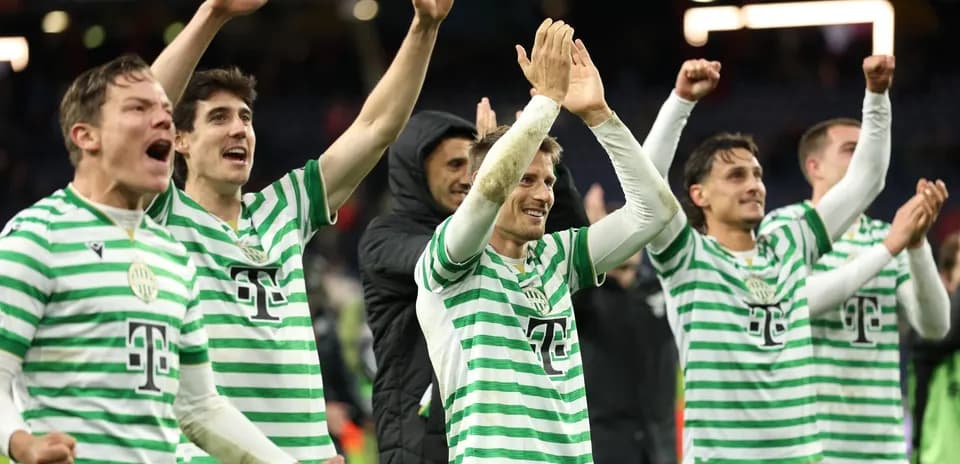 Jugadores de Ferencvarosi TC celebrando una victoria