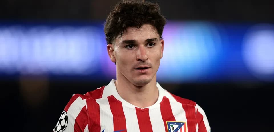 Jugador de Atlético de Madrid en campo durante partido