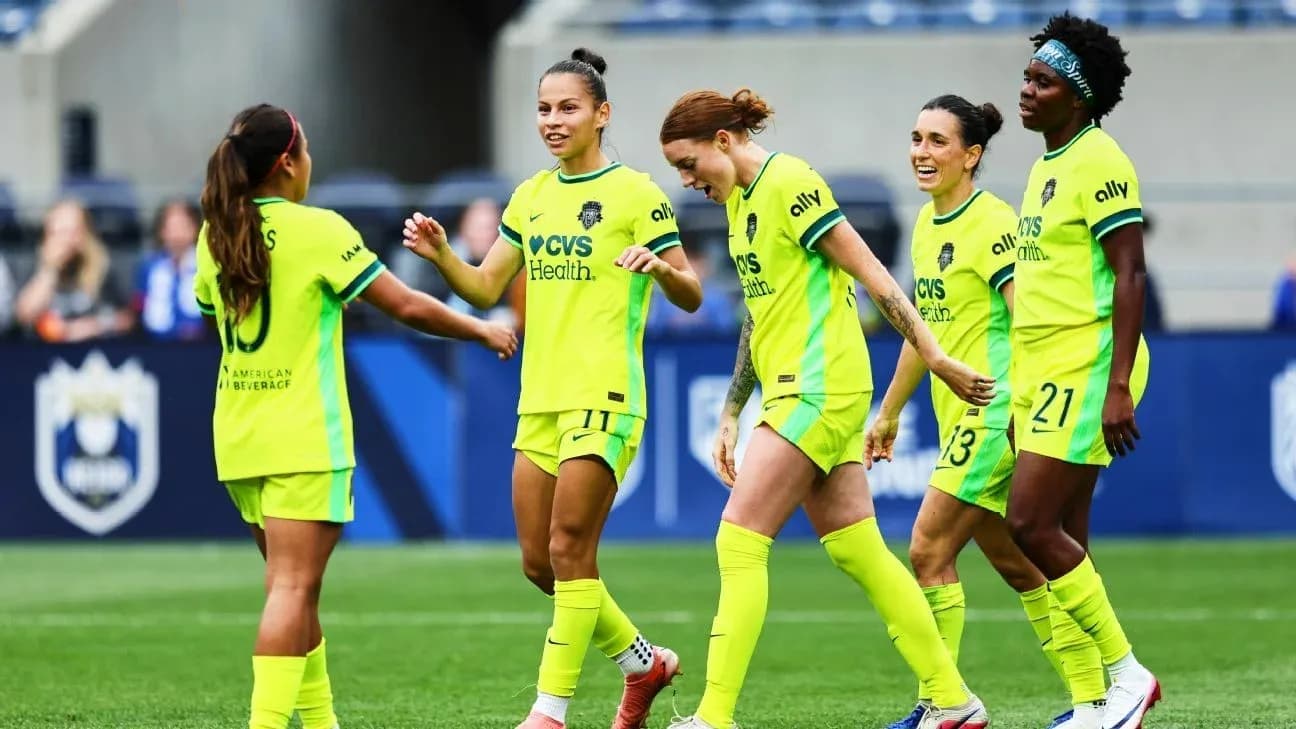 Jugadoras del Washington Spirit celebrando en el campo