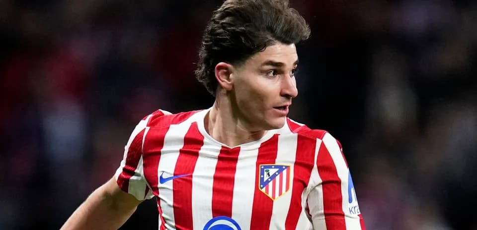 Jugador del Atlético de Madrid en acción durante el partido