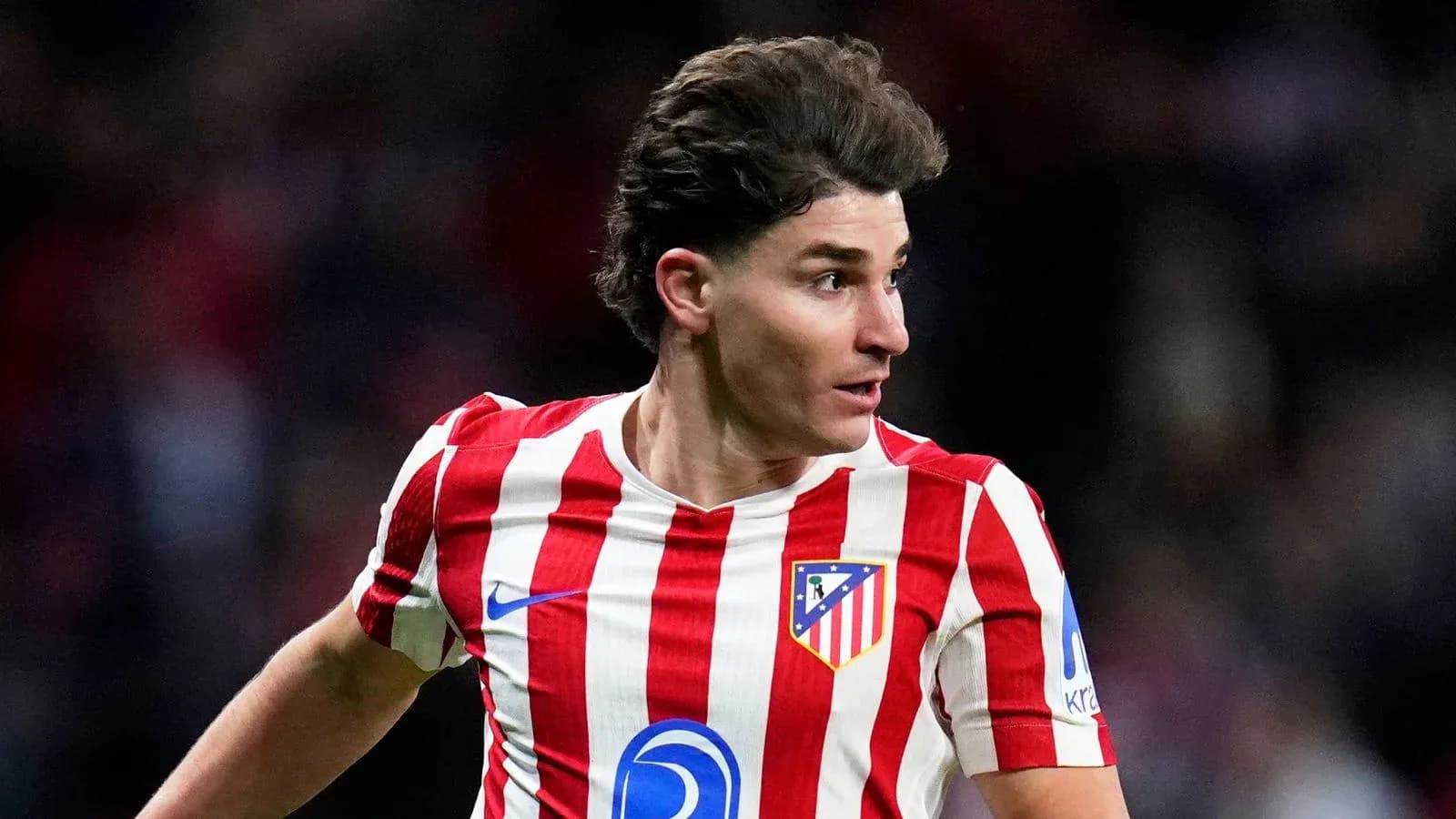 Jugador del Atlético de Madrid en acción durante el partido