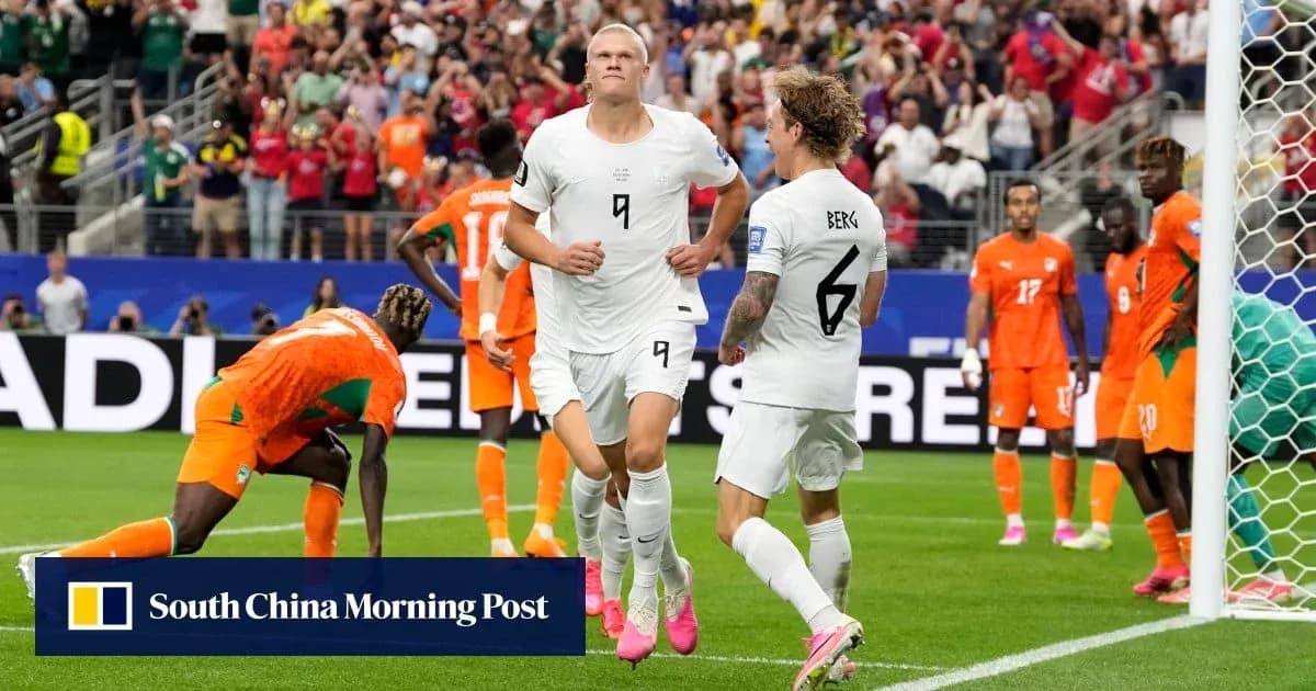 Jugadores de Noruega celebrando un gol en el partido