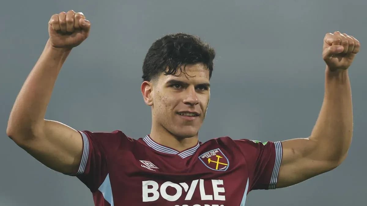 Jugador levantando los brazos en celebración