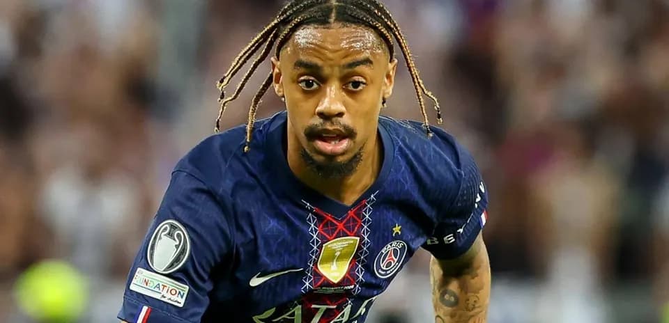 Jugador de PSG corriendo durante un partido