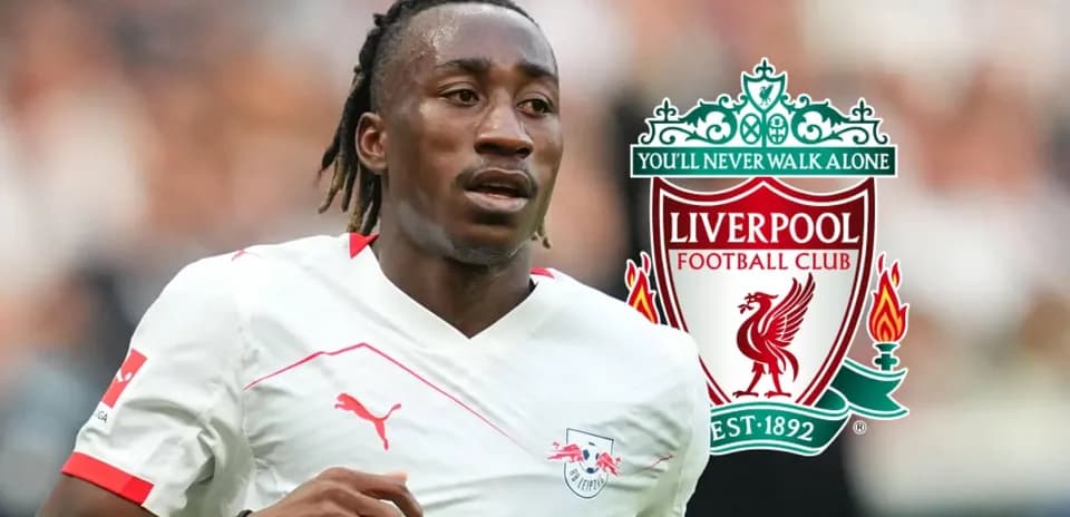 Jugador de RB Leipzig corriendo con logo de Liverpool