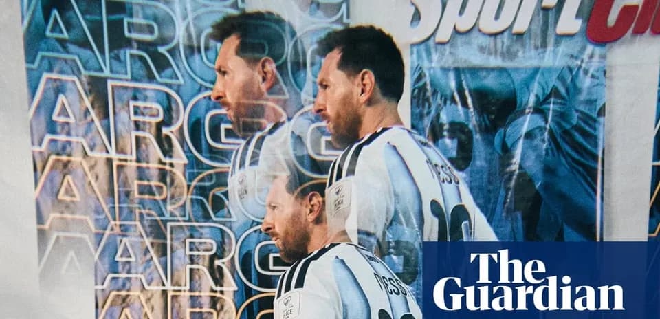 Lionel Messi en camiseta de Argentina frente a fondo gráfico