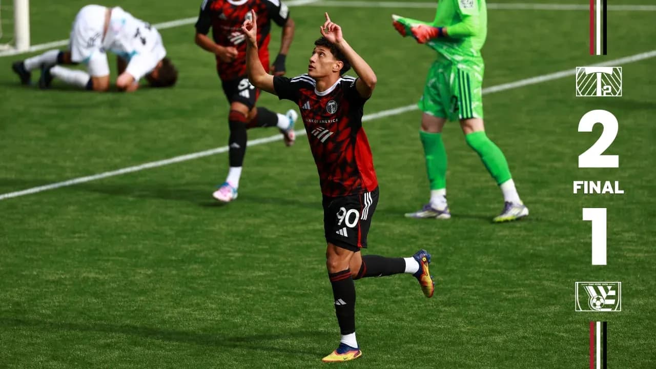 Jugador celebra un gol durante el partido