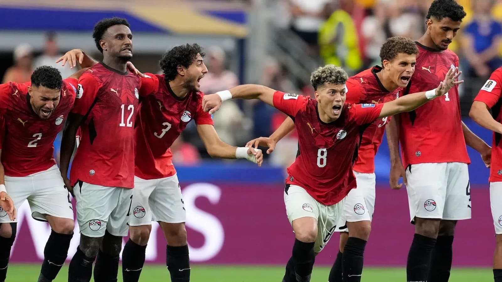 Jugadores de Egipto celebrando un gol en partido