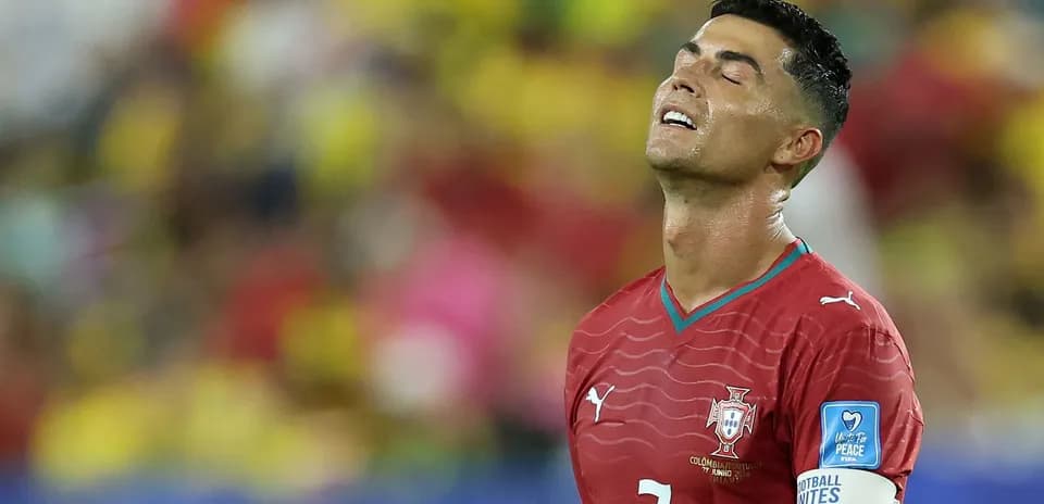 Cristiano Ronaldo frustrado durante un partido de fútbol