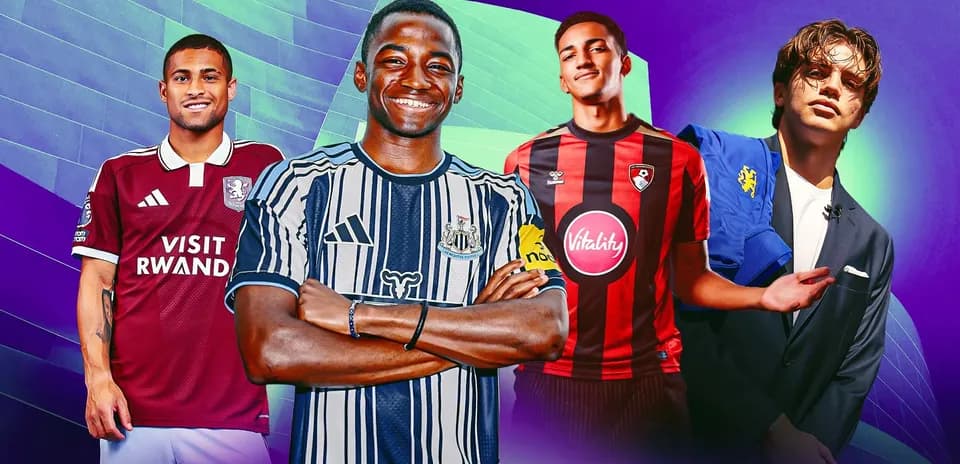 Cuatro futbolistas en camisetas de clubes diferentes