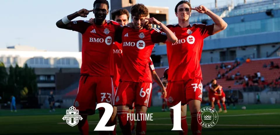 Jugadores de Toronto FC II celebrando victoria