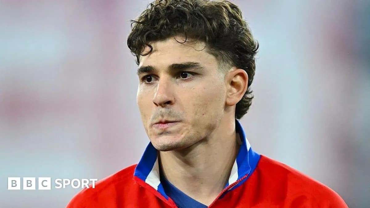 Jugador mirando hacia el frente con expresión seria