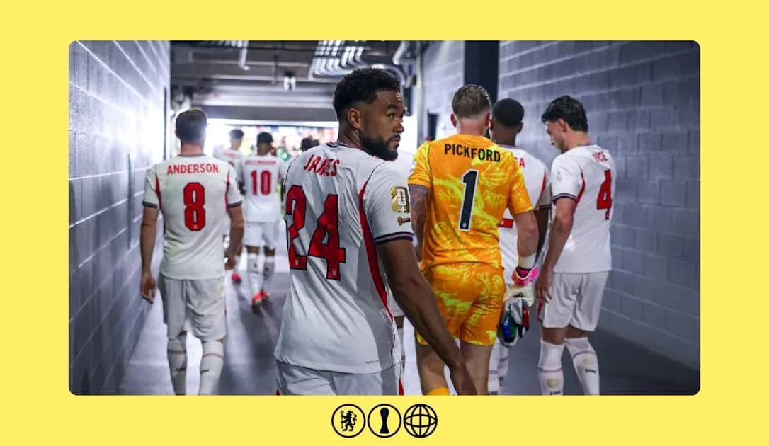 Jugadores saliendo del túnel hacia el campo