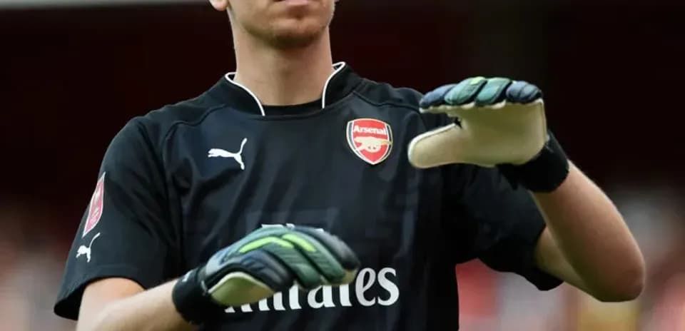 Portero de Arsenal en el campo de juego