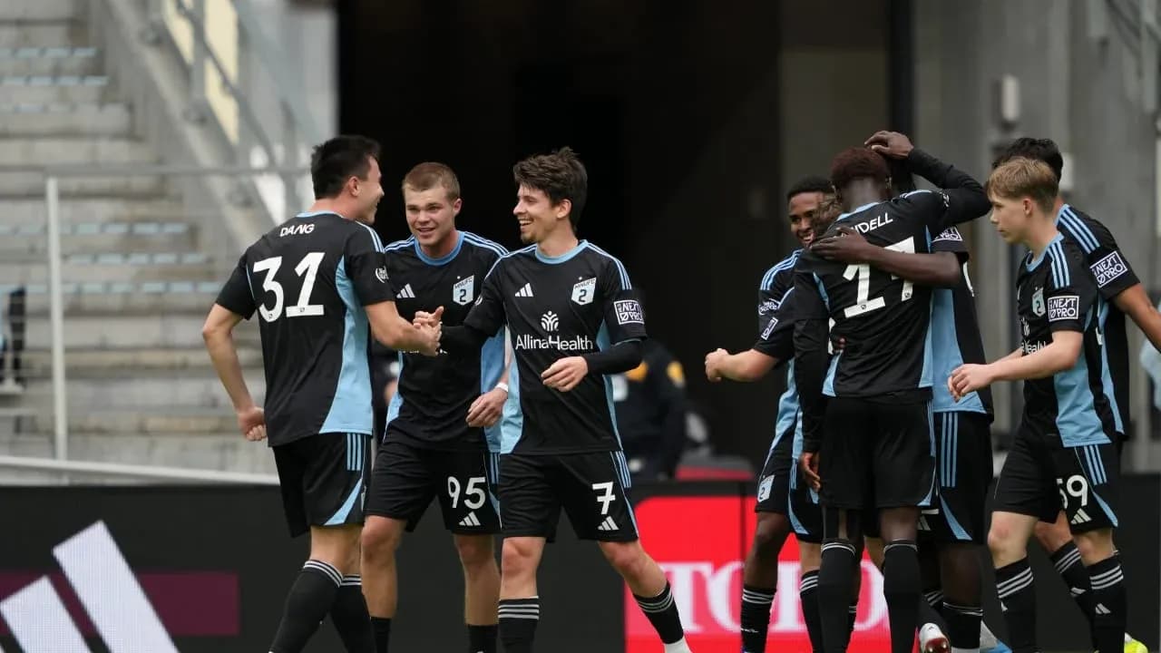 Jugadores de Minnesota United II celebrando un gol Jugadores de Minnesota United II celebrando un gol