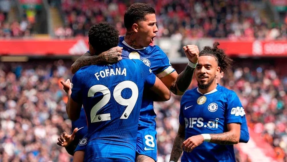 Jugadores de Chelsea celebrando un gol Jugadores de Chelsea celebrando un gol