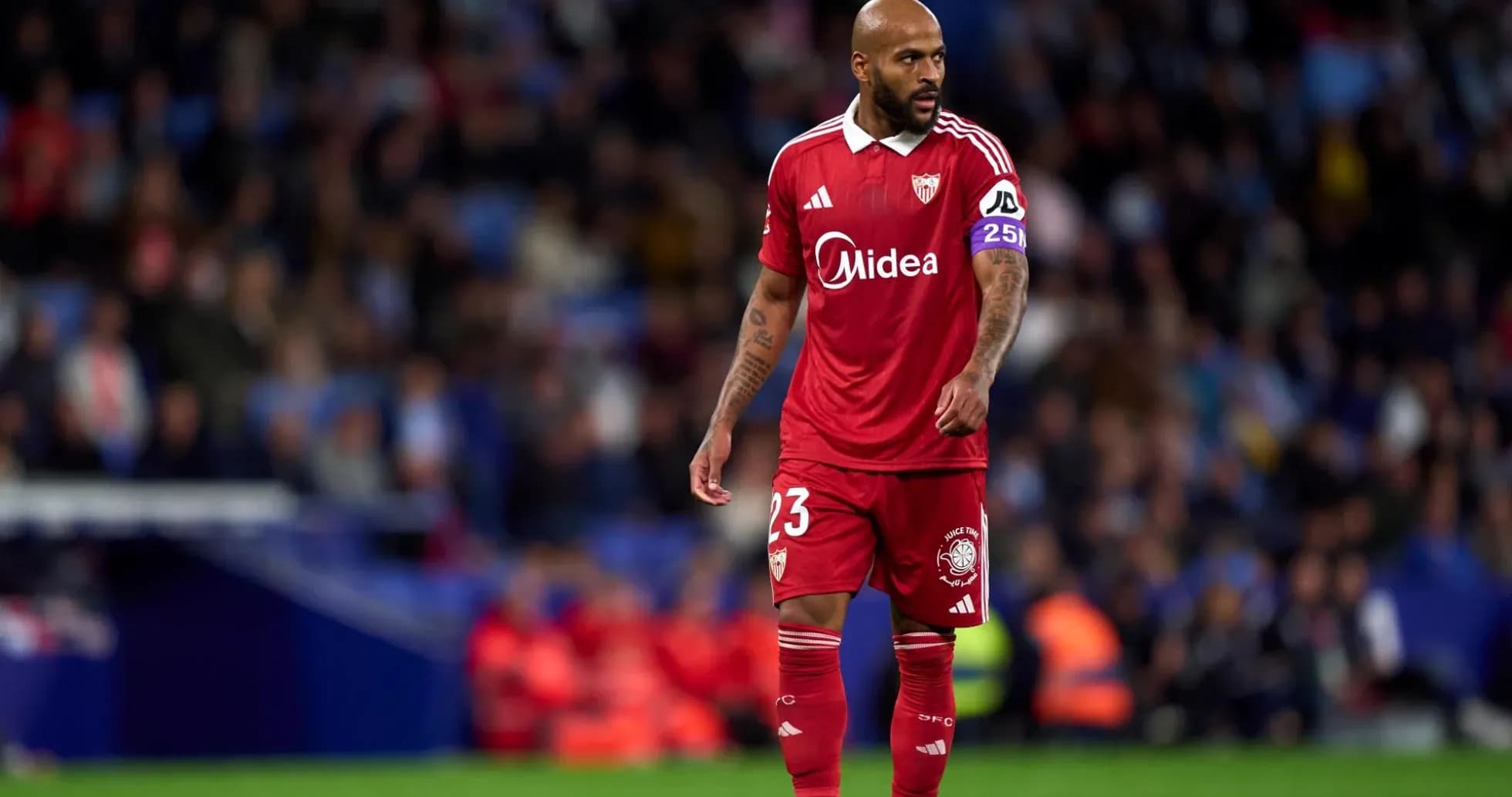 Jugador del Sevilla en partido contra Espanyol Jugador del Sevilla en partido contra Espanyol