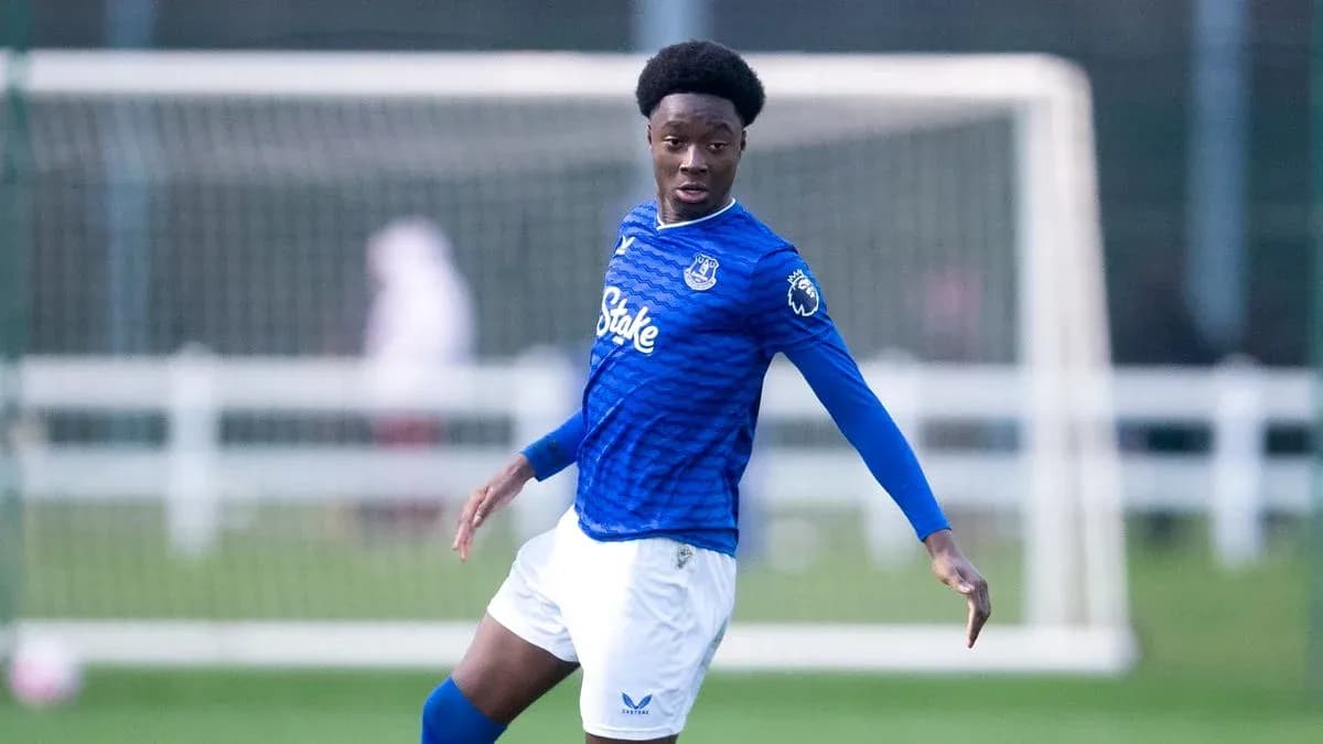 Jugador de Everton en acción durante un entrenamiento Jugador de Everton en acción durante un entrenamiento