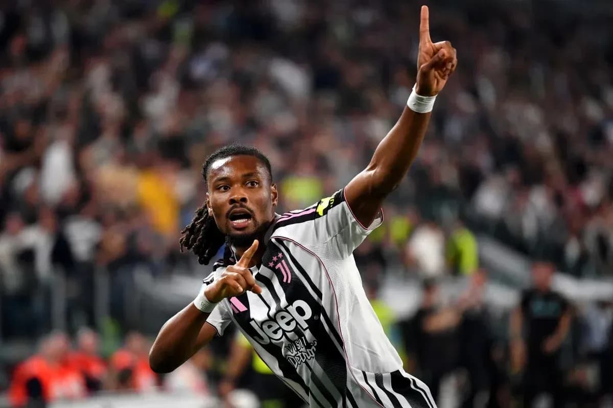 Jugador de Juventus celebrando un gol en el estadio Jugador de Juventus celebrando un gol en el estadio