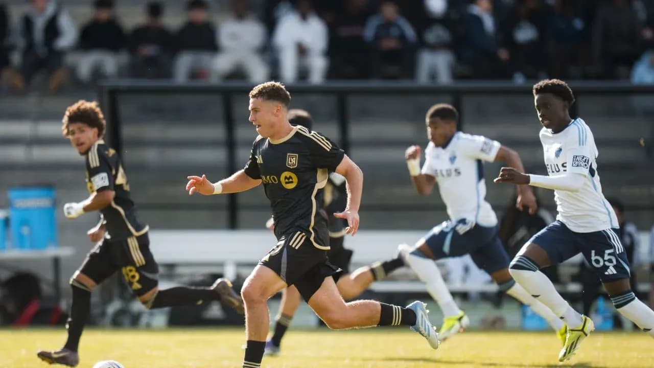 Jugador de Los Ángeles FC II en acción Jugador de Los Ángeles FC II en acción