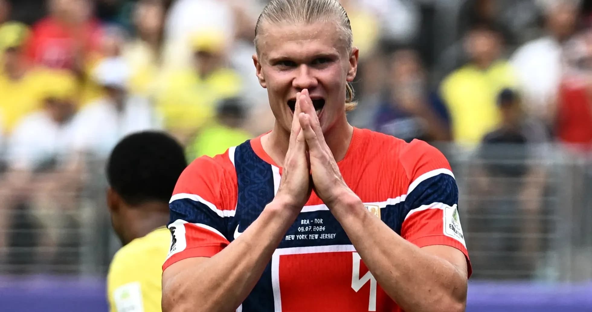 Jugador de Noruega aplaudiendo en el partido Jugador de Noruega aplaudiendo en el partido