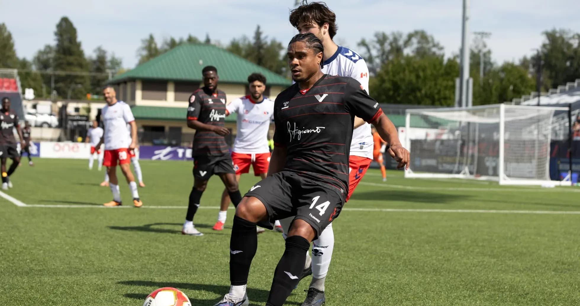 Jugador de Supra du Quebec en acción durante partido Jugador de Supra du Quebec en acción durante partido