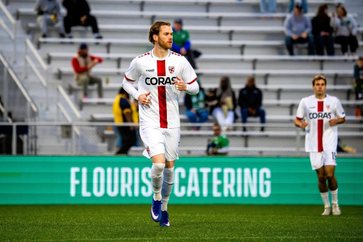 Jugador de Loudoun United en el campo Jugador de Loudoun United en el campo