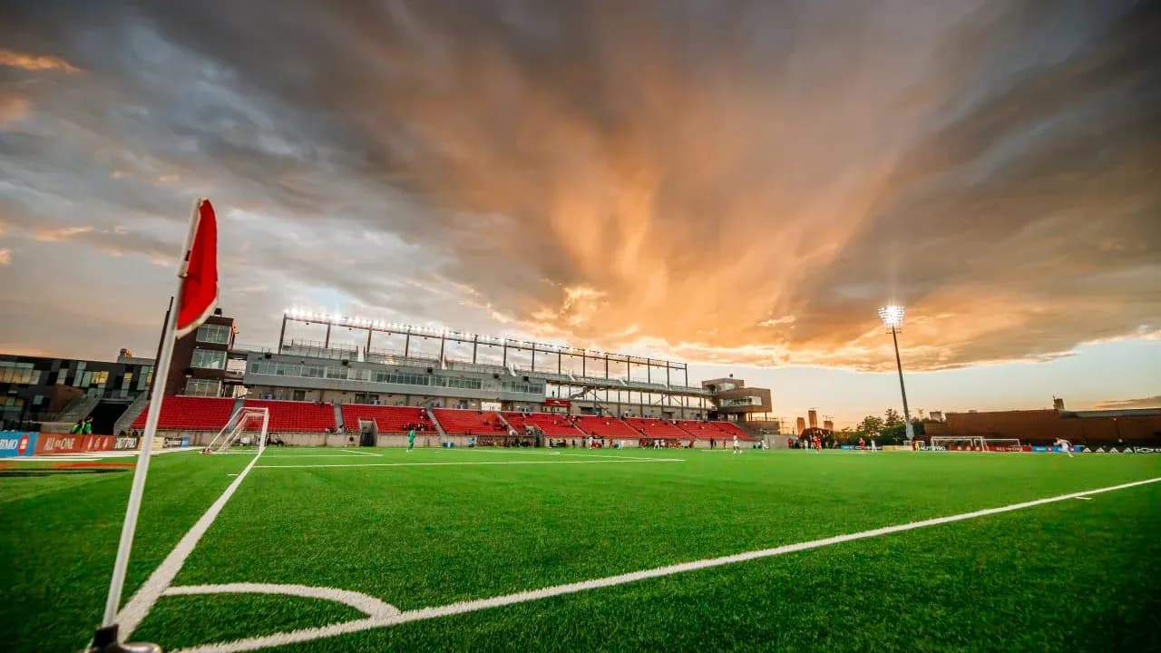Campo de fútbol antes del partido Campo de fútbol antes del partido