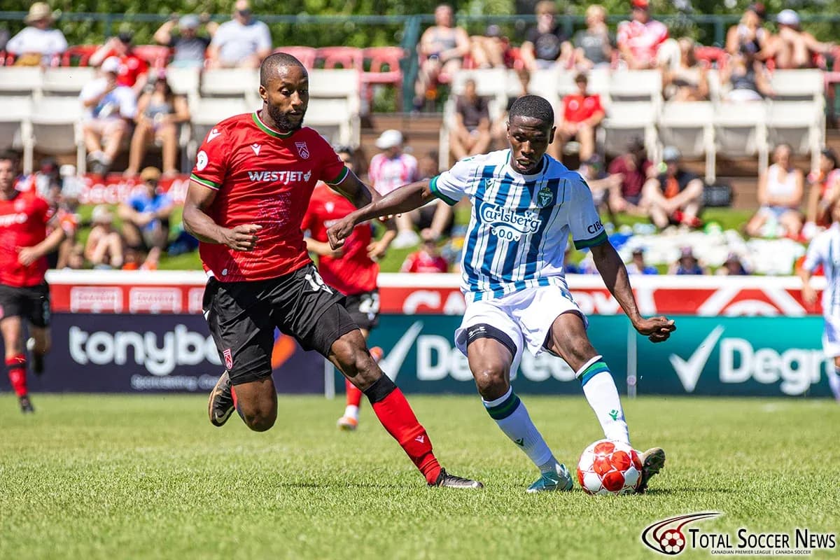 Jugador de York United contra Cavalry FC Jugador de York United contra Cavalry FC