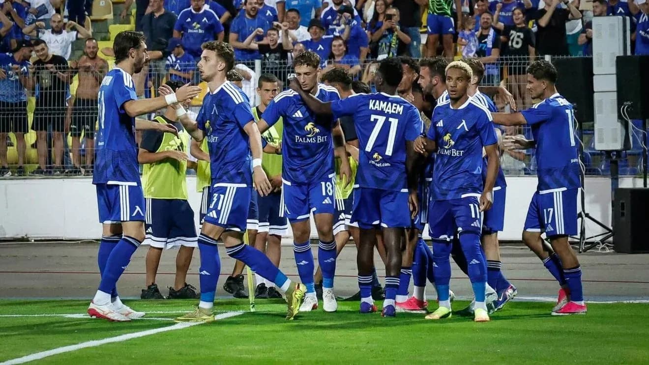 Jugadores de Levski Sofia celebrando un gol Jugadores de Levski Sofia celebrando un gol