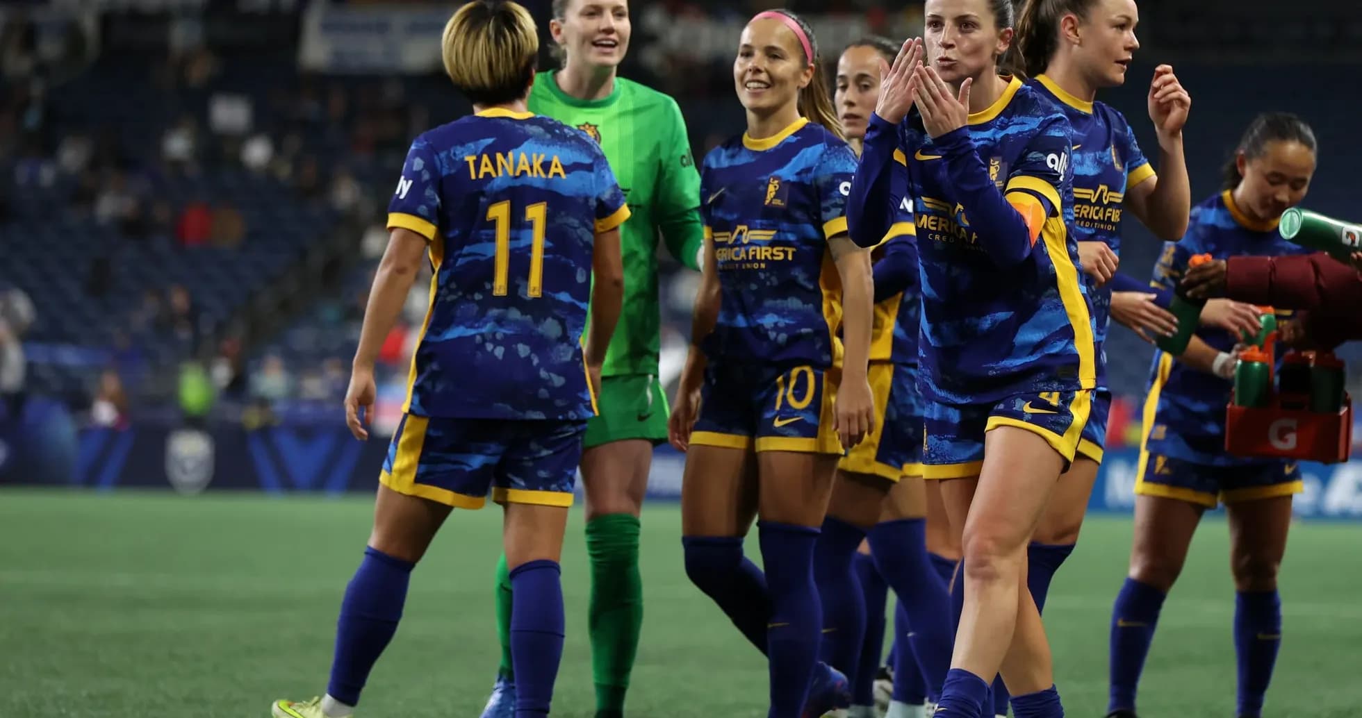 Jugadoras del Utah Royals W celebrando en el campo Jugadoras del Utah Royals W celebrando en el campo