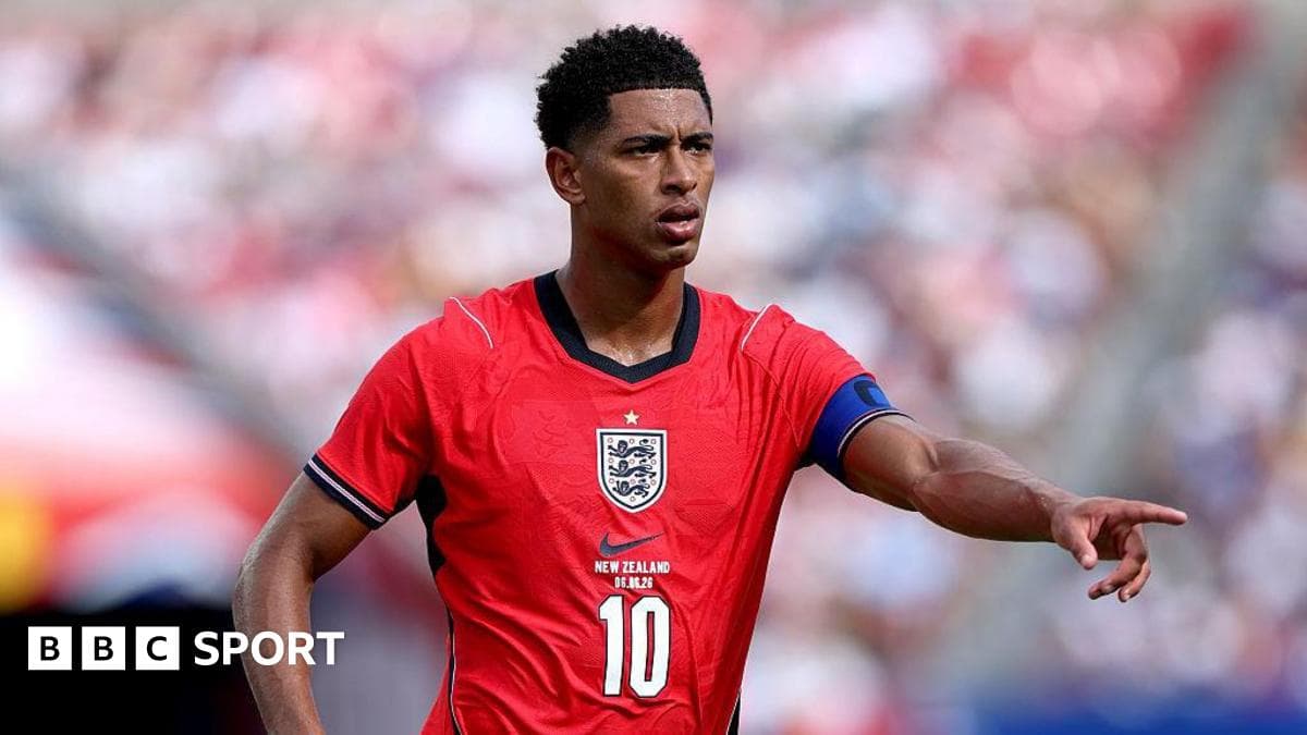 Jugador de Inglaterra señalando durante el partido Jugador de Inglaterra señalando durante el partido