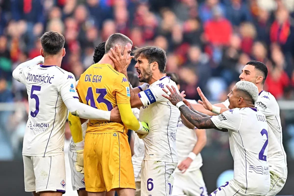 Jugadores de Fiorentina celebrando un gol Jugadores de Fiorentina celebrando un gol