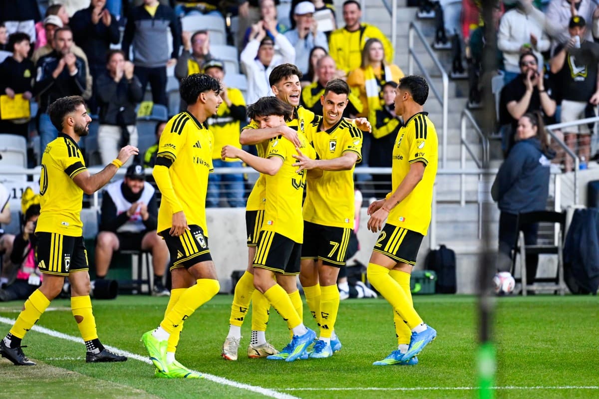 Jugadores del Columbus Crew II celebrando un gol Jugadores del Columbus Crew II celebrando un gol