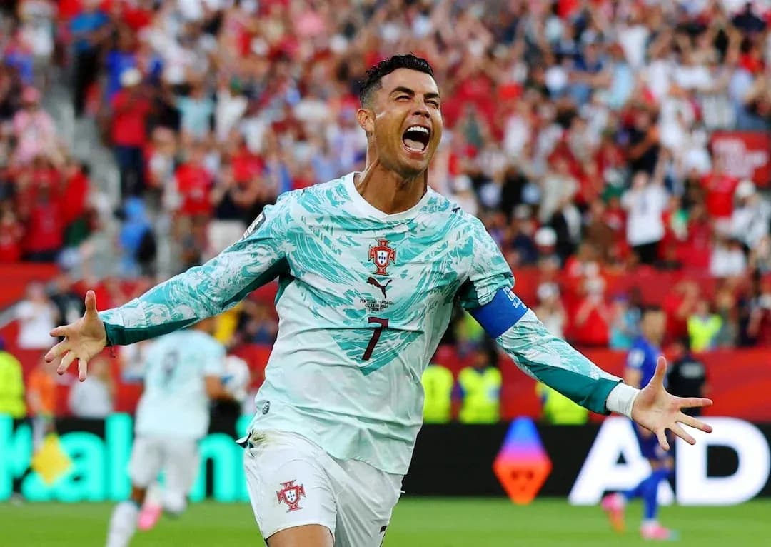 Cristiano Ronaldo celebra un gol con Portugal Cristiano Ronaldo celebra un gol con Portugal