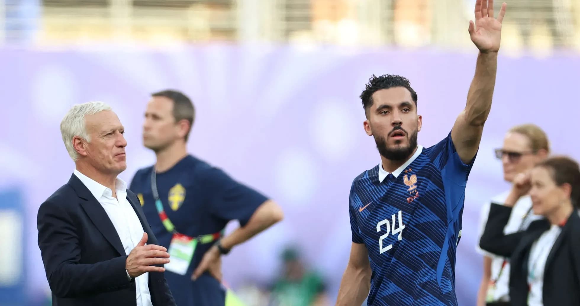 Jugador de Francia saludando durante el partido Jugador de Francia saludando durante el partido