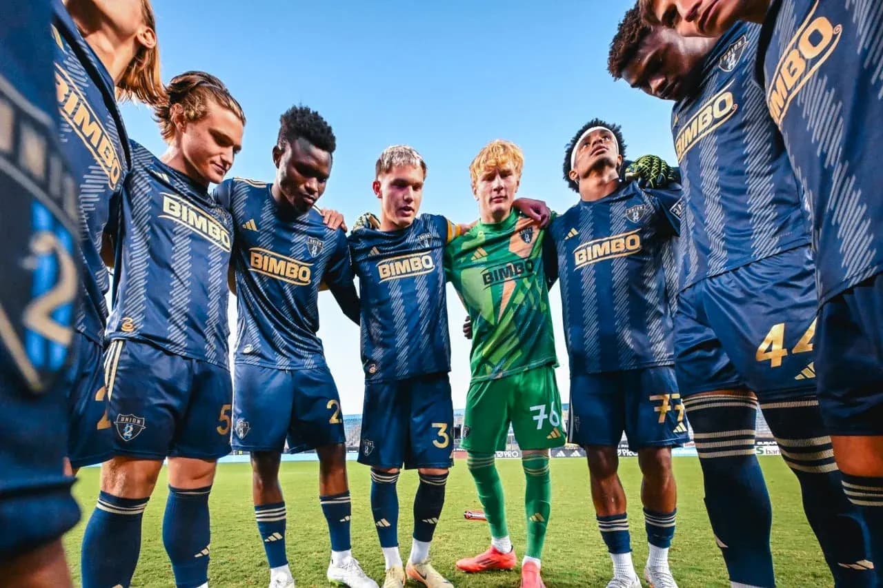 Jugadores de Philadelphia Union II en círculo Jugadores de Philadelphia Union II en círculo