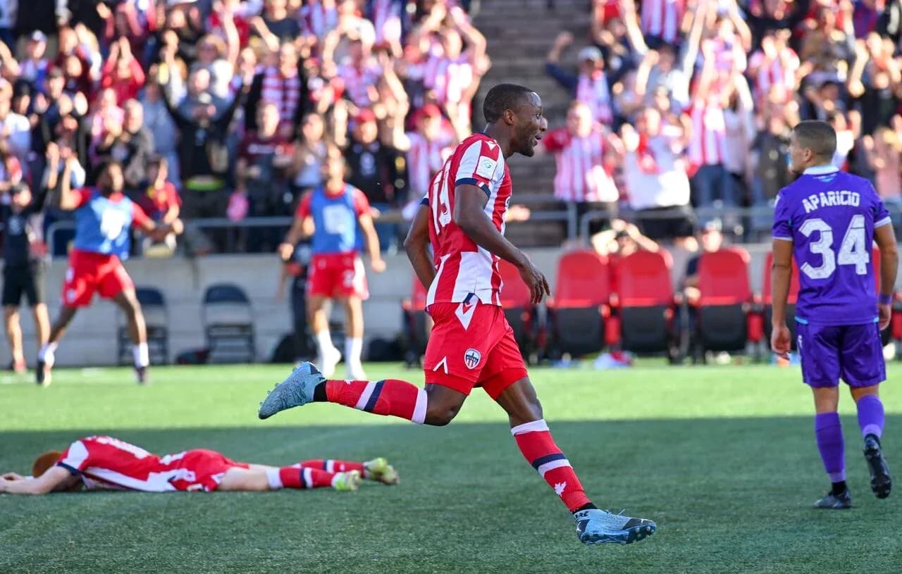 Jugador de Pacific FC celebrando un gol Jugador de Pacific FC celebrando un gol