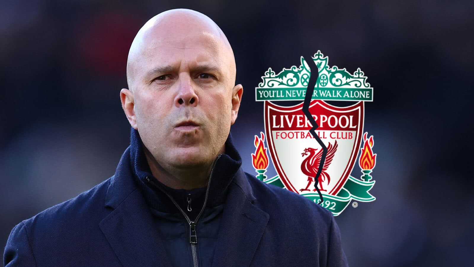 Entrenador frente al escudo de Liverpool FC Entrenador frente al escudo de Liverpool FC