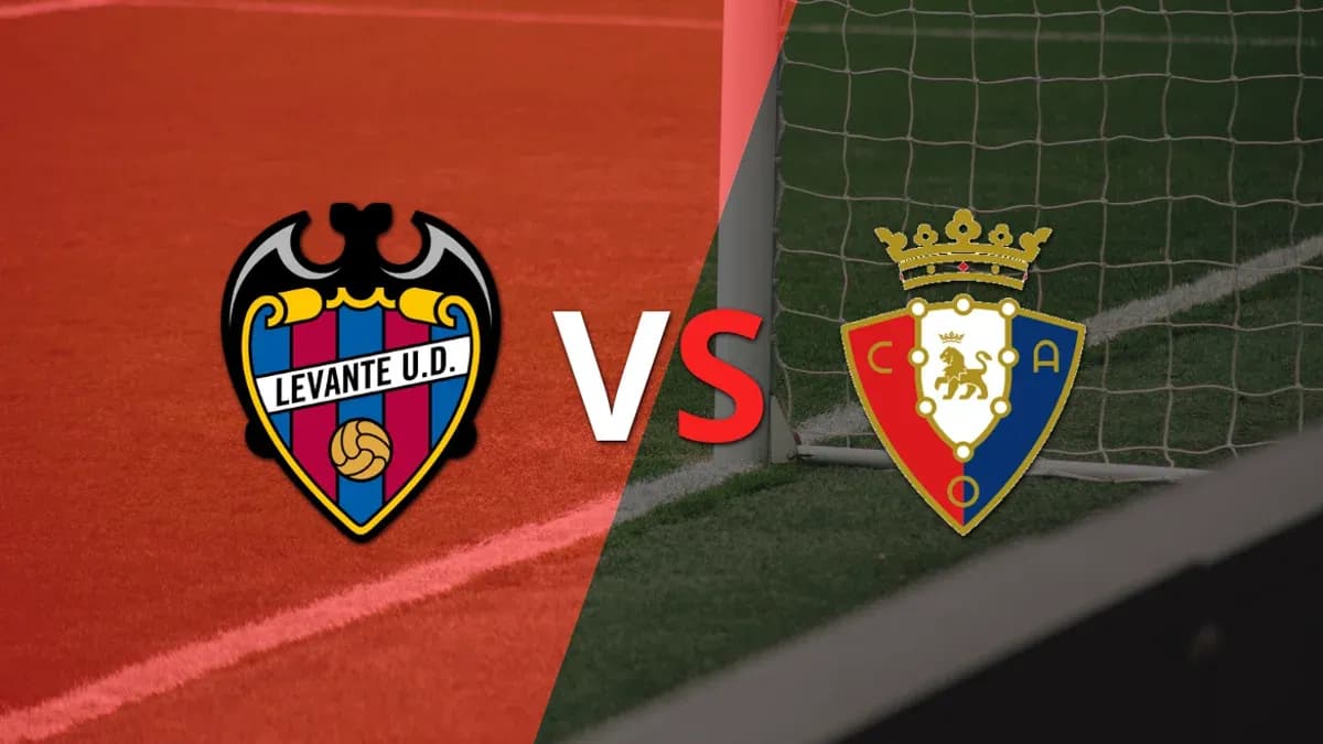 Logos de Levante y Osasuna en el campo Logos de Levante y Osasuna en el campo