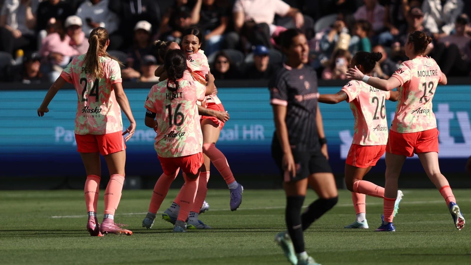 Jugadoras celebrando un gol en el partido Jugadoras celebrando un gol en el partido