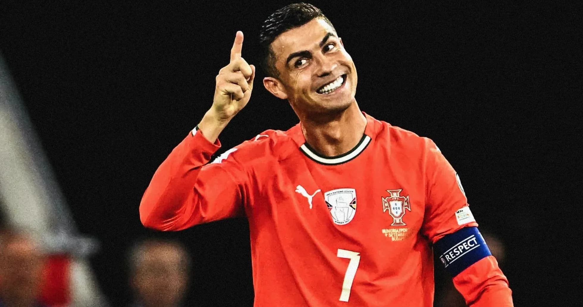 Jugador señalando al cielo durante un partido Jugador señalando al cielo durante un partido