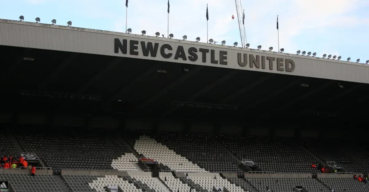 Estadio de Newcastle United con asientos vacíos Estadio de Newcastle United con asientos vacíos