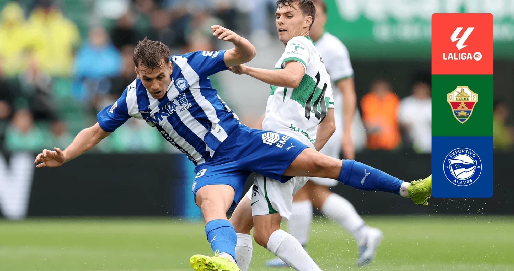 Elche y Alavés compiten por el balón Elche y Alavés compiten por el balón