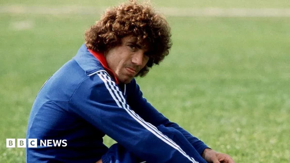 Jugador sentado en el campo durante el entrenamiento Jugador sentado en el campo durante el entrenamiento