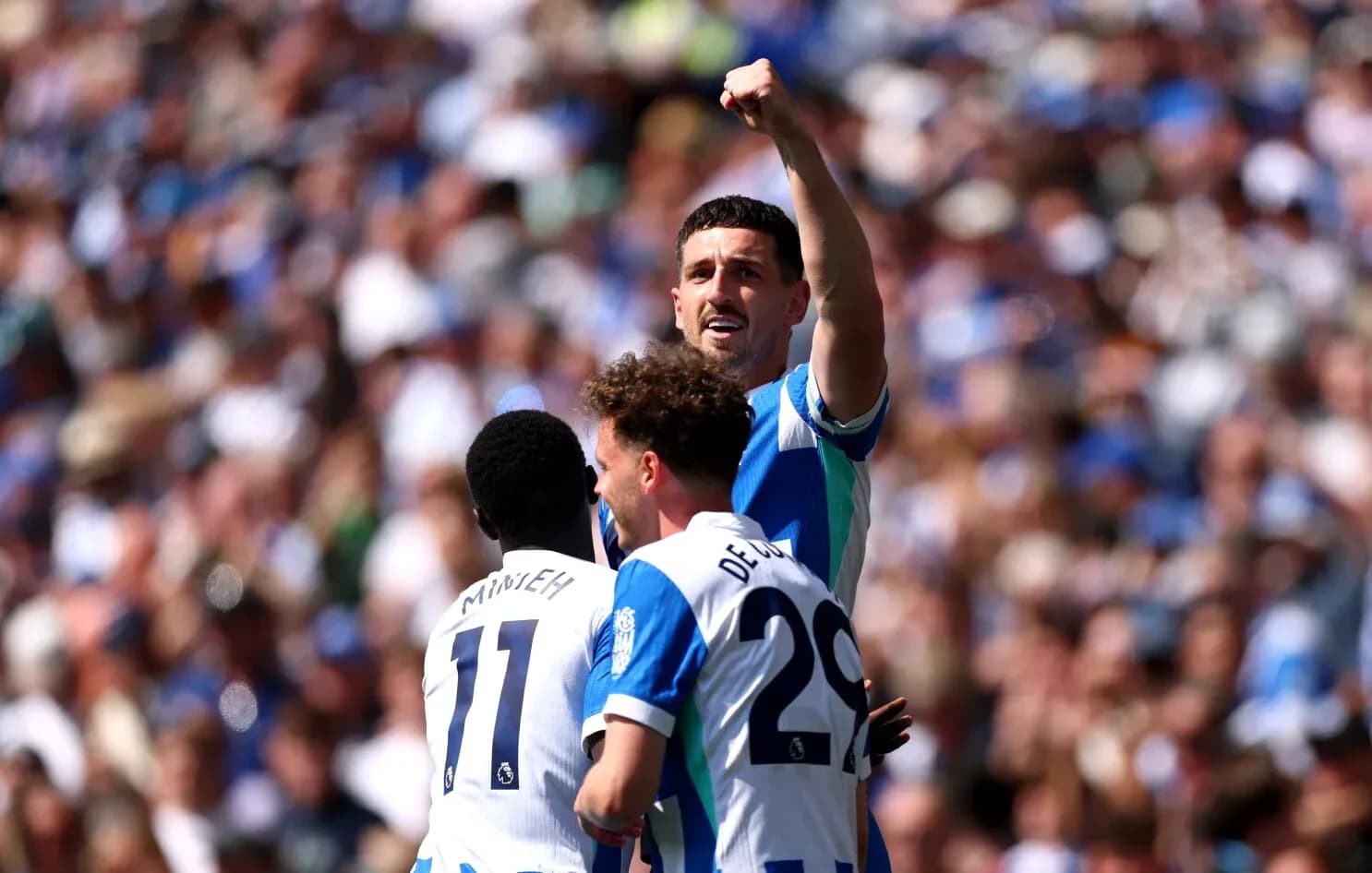 Jugadores de Brighton celebrando un gol Jugadores de Brighton celebrando un gol