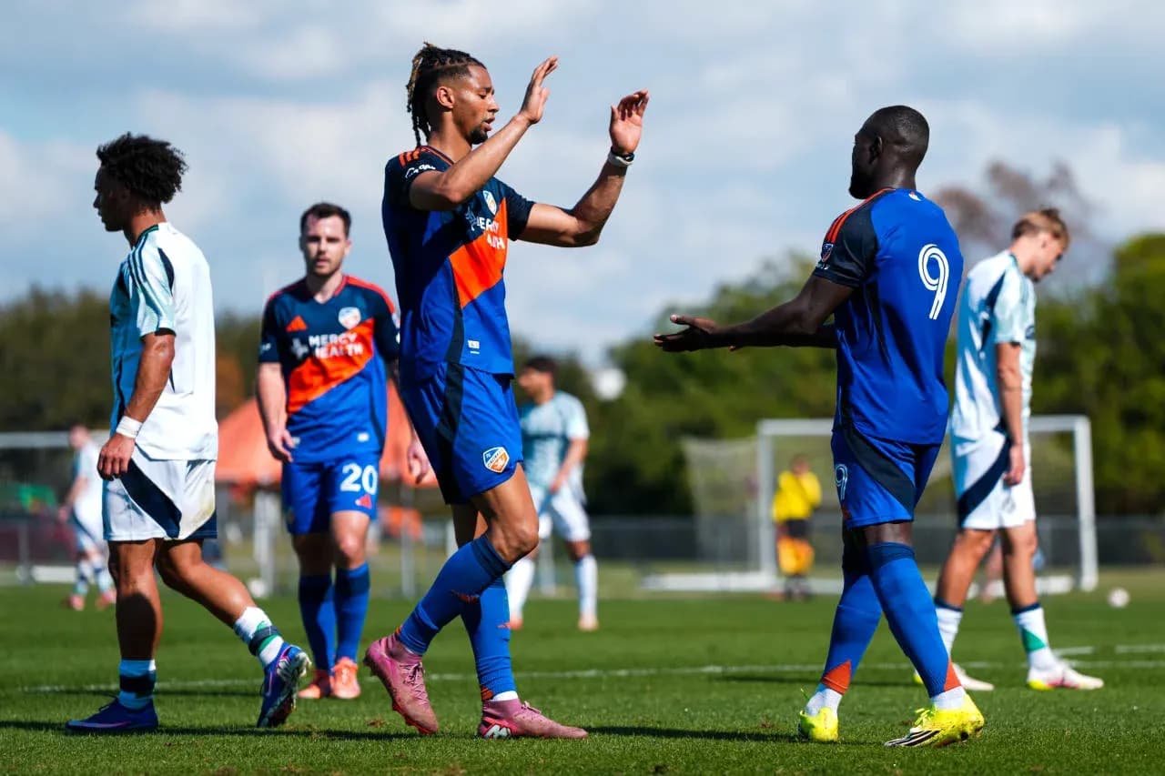 Jugadores de FC Cincinnati II celebrando un gol Jugadores de FC Cincinnati II celebrando un gol